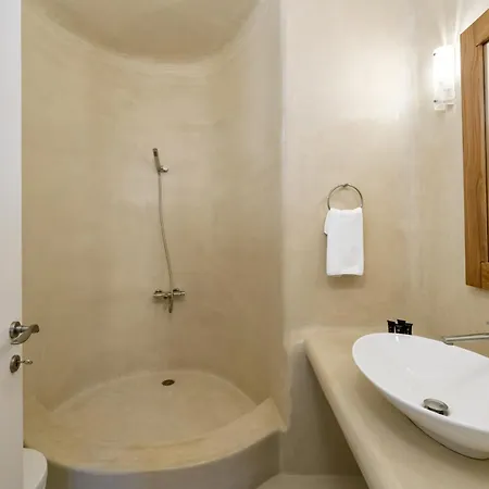 Velanos Vila *